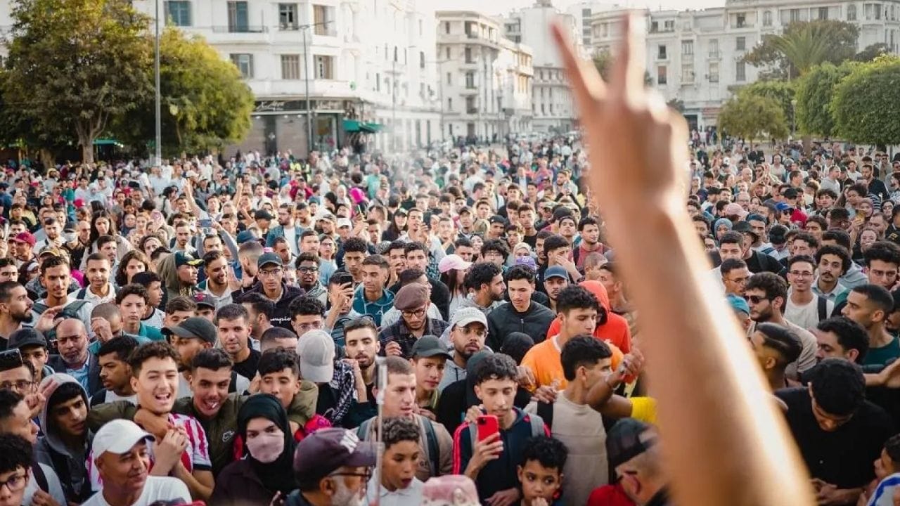 இந்தோனேசியா மற்றும் மொராக்கோவிலும் Gen z போராட்டங்கள் நிகழ்ந்தன. இந்தோனேசியாவில் நாடாளுமன்ற உறுப்பினர்களுக்கு வழங்கப்பட்ட அதிகப்படியான வீட்டு வாடகைப் படிக்கு எதிராக ஆகஸ்ட் மாதம் இந்தோனேசிய இளைஞர்கள் போராடினர். இந்தப் போராட்டத்தின் தீவிரத்தால் அந்நாட்டின் தொழிலாளர் நலத்துறை அமைச்சர் பதவியில் இருந்து நீக்கப்பட்டார். மொராக்கோவில் 2030 FIFA கால்பந்து உலகக் கோப்பைக்காக அரசு கோடிக்கணக்கில் நிதி ஒதுக்கிய அதே வேளையில், கல்வி மற்றும் சுகாதாரம் புறக்கணிக்கப்பட்டதை எதிர்த்து இளைஞர்கள் கொதித்தெழுதந்தனர்.