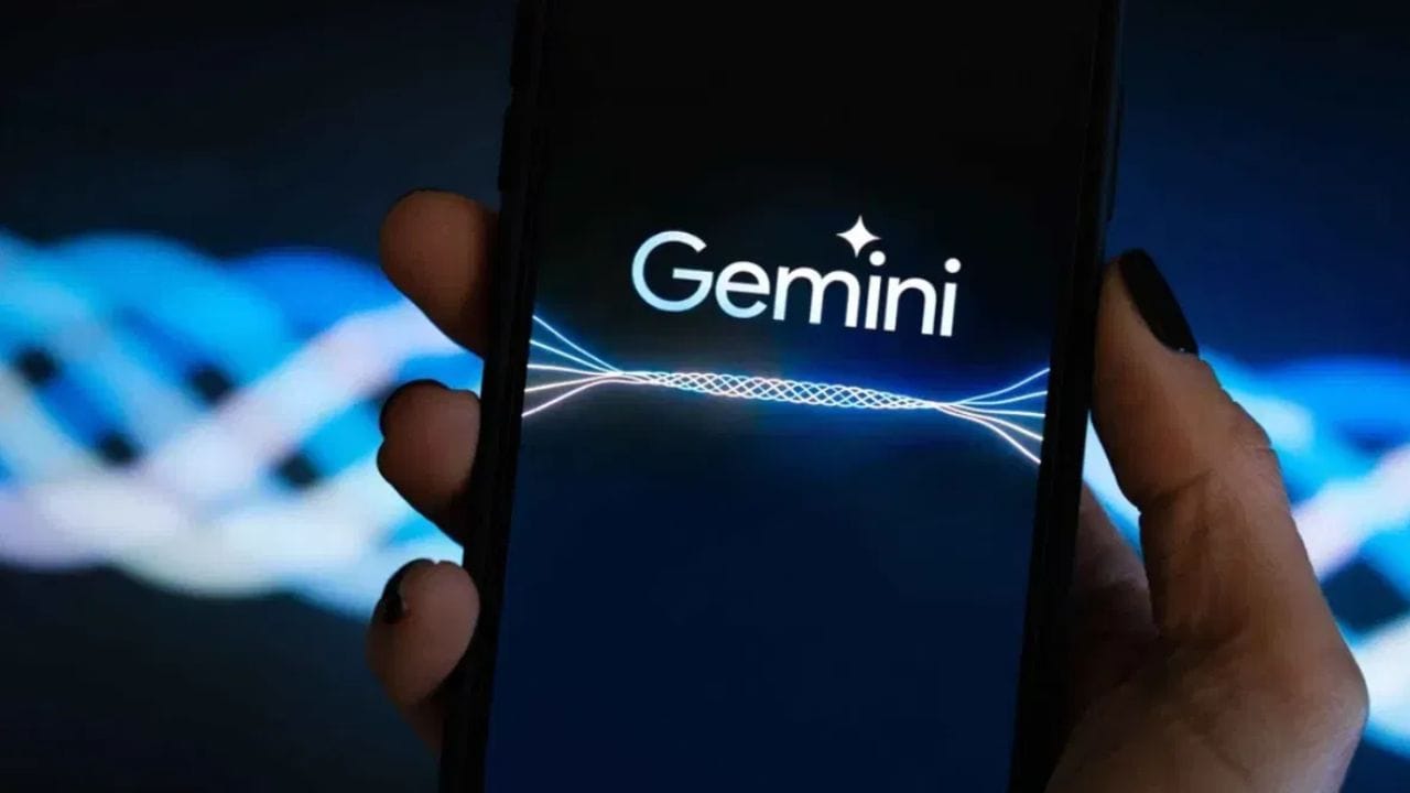 நீங்கள் சோதனை செய்ய விரும்பிய புகைப்படங்கள் மற்றும் வீடியோக்களை பதிவேற்றம் செய்த பிறகு அது கூறித்து கூகுள் ஜெமினியிடம் கேள்வி கேலுங்கள். அதாவது Was this generated using Google AI? அல்லது Is this AI - generated? என கேள்வி எழுப்புங்கள். இது மாதிரியான கேள்விகளை நீங்கள் கூகுள் ஜெமினியிடம் கேட்கலாம். 