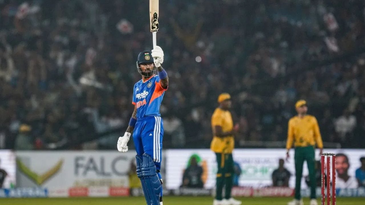 போட்டிக்குப் பிறகு, ஹர்திக் பாண்ட்யா கேமராமேனிடம் வந்து அவரை கட்டிப்பிடித்து மன்னிப்பு கேட்டார். தற்போது, ​​பாண்ட்யாவின் இந்த நடவடிக்கை பரவலாகப் பாராட்டப்படுகிறது. இந்தப் போட்டியில், 25 பந்துகளைச் சந்தித்த ஹர்திக் பாண்ட்யா, 5 அற்புதமான சிக்ஸர்கள் மற்றும் 5 பவுண்டரிகளுடன் 63 ரன்கள் எடுத்தார்.