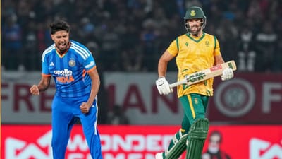 மிரட்டல் பந்து வீச்சு - தென்னாப்பிரிக்காவை சுருட்டிய இந்தியா