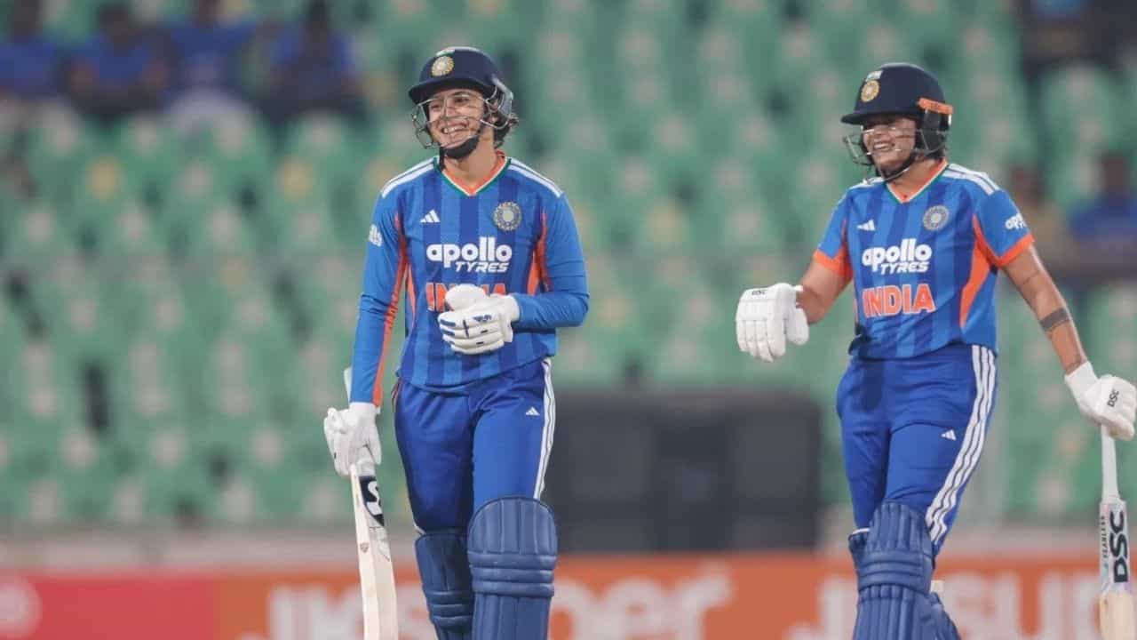 ரன்கள் வித்தியாசத்தில் இலங்கையை வீழ்த்தி இந்திய மகளிரணி அபார வெற்றி