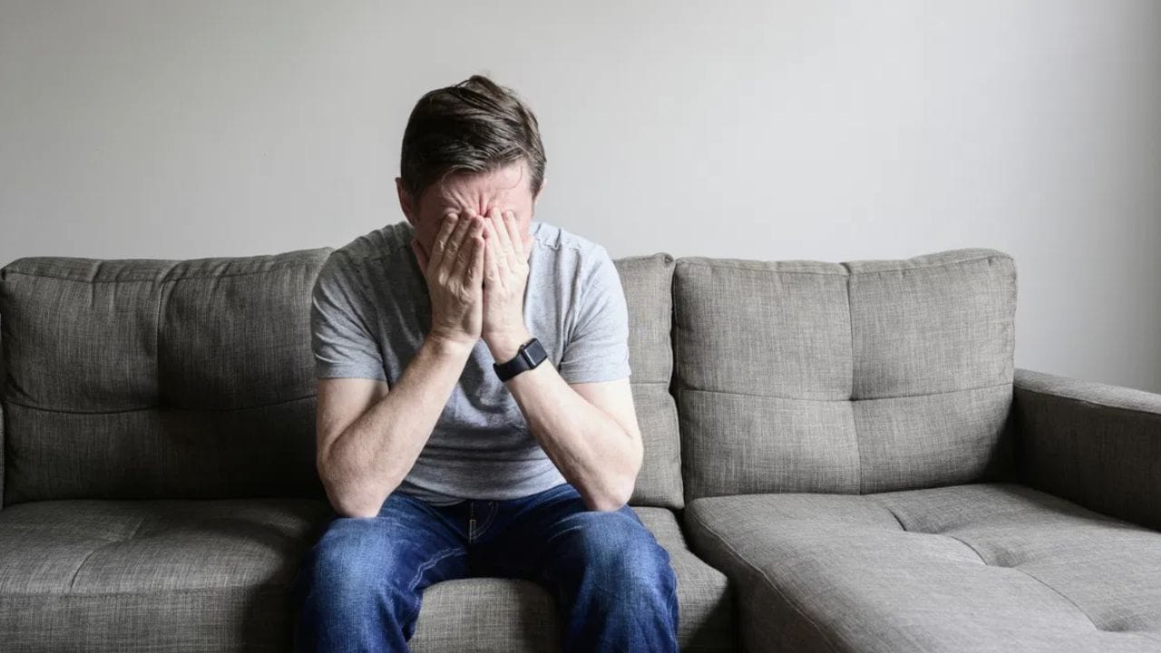 ஆண்களை பொருத்தவரை, விந்தணுக்களின் தரத்தை அதிகரிக்கிறது மற்றும் மலட்டுத்தன்மையின் அபாயத்தைக் குறைக்கிறது. படுக்கைக்கு முன் பேரீச்சம்பழங்களை சாப்பிட வேண்டும். ஏனெனில் உடல் இரவில் தன்னைத்தானே சரிசெய்து கொள்கிறது. இரவில் பேரீச்சம்பழத்தில் உள்ள ஊட்டச்சத்துக்களை உடல் எளிதாக எடுத்துக்கொள்ளும்