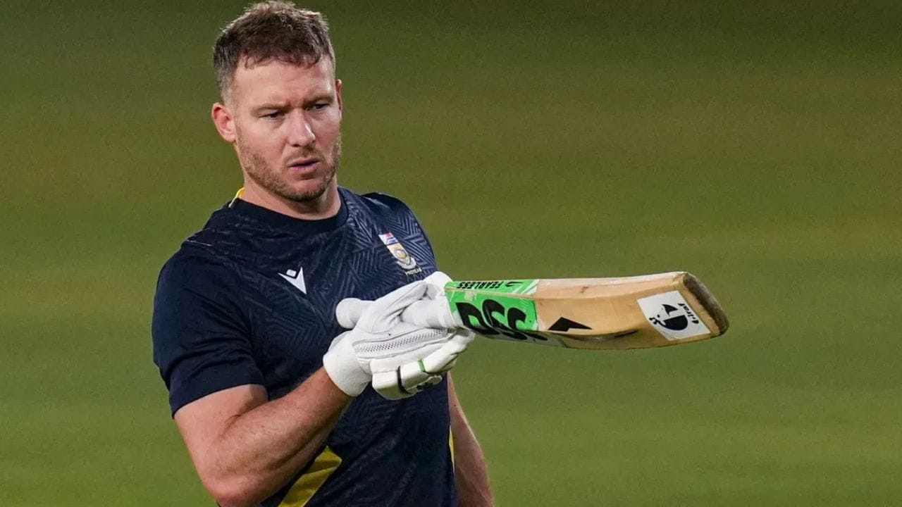 ஐந்தாவது இடத்தில் தென்னாப்பிரிக்காவின் மூத்த பேட்ஸ்மேன் டேவிட் மில்லர் உள்ளார், அவரை லக்னோ சூப்பர் ஜெயண்ட்ஸ் அணி விடுவித்தது. மில்லரின் அடிப்படை விலையும் ₹2 கோடி. அவர் பெரிய அளவில் ஏலம் எடுப்பார் என்று எதிர்பார்க்கப்படவில்லை என்றாலும், அவர் ஒரு வாங்குபவரைக் கண்டுபிடிக்க நல்ல வாய்ப்பு உள்ளது. (புகைப்படம்: PTI)