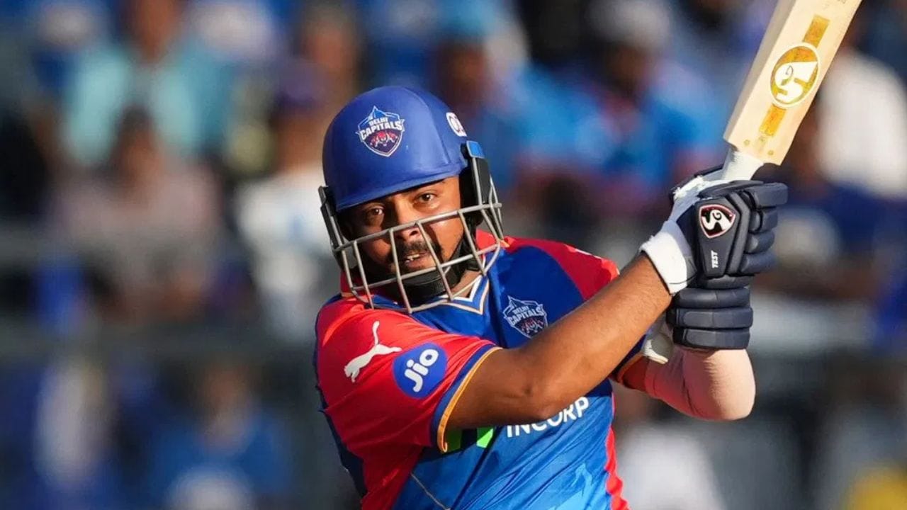 முதல் ஆறு பேரில் இறுதிப் பெயர் இந்திய தொடக்க ஆட்டக்காரர் பிருத்வி ஷா, அவர் மெகா ஏலத்தில் வெறுங்கையுடன் சென்றார். இருப்பினும், இந்த முறை, அவர் வாங்கப்படுவதற்கான வாய்ப்புகள் அதிகம். ஷா தனது அடிப்படை விலையை ₹7.5 மில்லியனாக நிர்ணயித்துள்ளார். இருப்பினும், இந்த ஆறு வீரர்களில் யாராவது ஒருவர் ஏல நாளில் முதலில் பெயரிடப்படலாம் என்பதை கவனத்தில் கொள்ள வேண்டும், ஆனால் இந்த ஆறு வீரர்களுக்கும் ஏலம் எடுக்கப்பட்ட பின்னரே ஏலம் தொடரும். (புகைப்படம்: PTI)