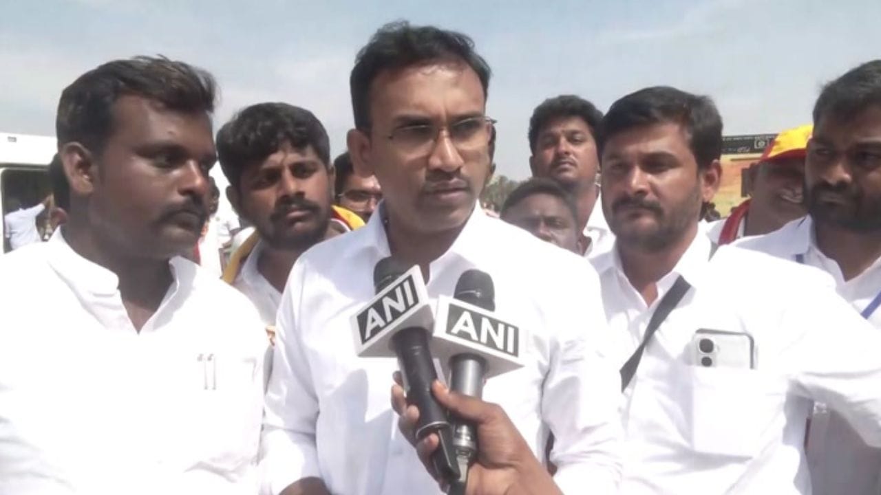 தவெக தலைவர் விஜய் பல வழிகளில் தடுக்கப்பட்டார்.. கே.ஜி. அருண்ராஜ் பேட்டி! தவெக தலைவர் விஜய் பல வழிகளில் தடுக்கப்பட்டார்.. கே.ஜி. அருண்ராஜ் பேட்டி!