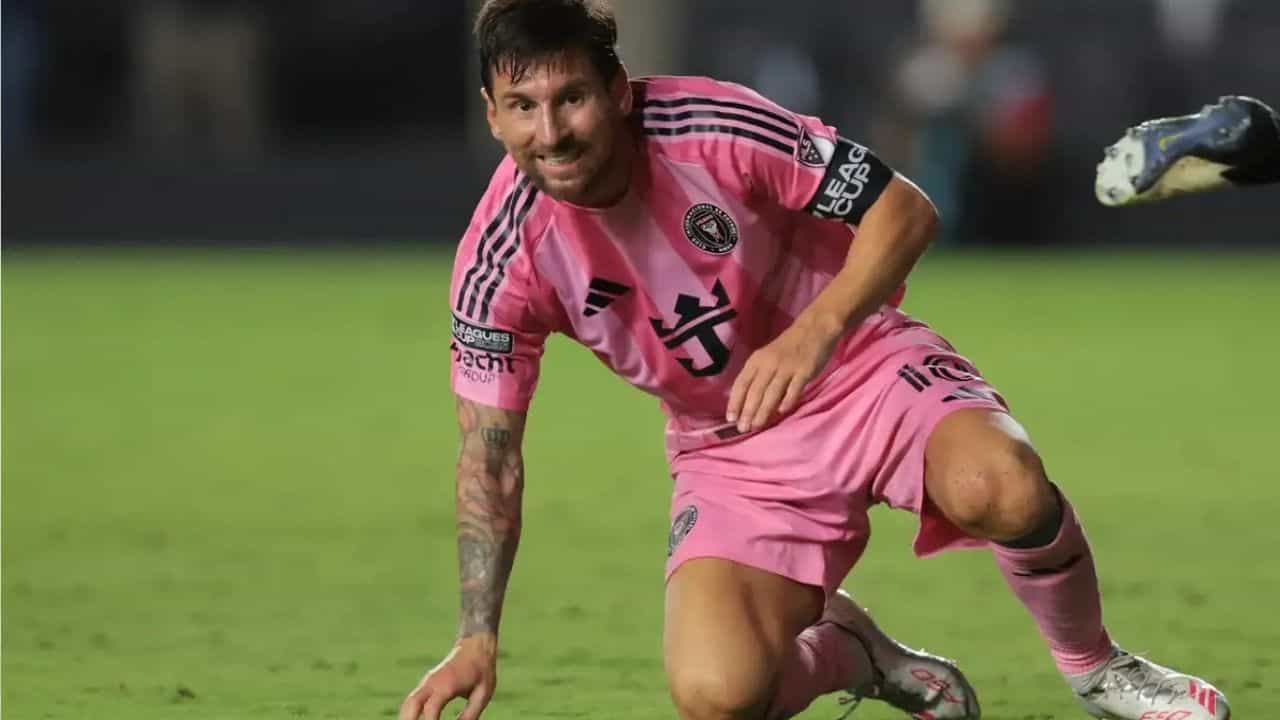 மெஸ்ஸியின் 3 நாள் இந்திய சுற்றுப் பயணம்: பிரபலங்களுடன் கால்பந்து போட்டி.. முழு விவரம்!! மெஸ்ஸியின் 3 நாள் இந்திய சுற்றுப் பயணம்: பிரபலங்களுடன் கால்பந்து போட்டி.. முழு விவரம்!!