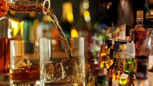 புத்தாண்டு…மதுக்கடையில் குவிந்துள்ள மதுபானங்கள்…மது பிரியர்களே என்ஜாய்!