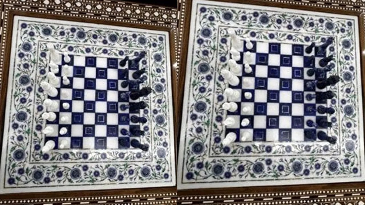 செஸ் போர்டு ஆக்ராவிலிருந்து கொண்டு வரப்பட்ட பளிங்கு மற்றும் வண்ணக் கற்களைப் பயன்படுத்தி கையால் தயாரிக்கப்படுகிறது. இந்த தொகுப்பு ஆக்ரா பிராந்தியத்தின் அற்புதமான கல் கைவினைத்திறனை வெளிப்படுத்துகிறது. இது பார்ப்பதற்கு மிகவும் அழகாக இருக்கிறது. இது விளையாடுவதற்கும் பயனுள்ளதாக இருக்கும்.