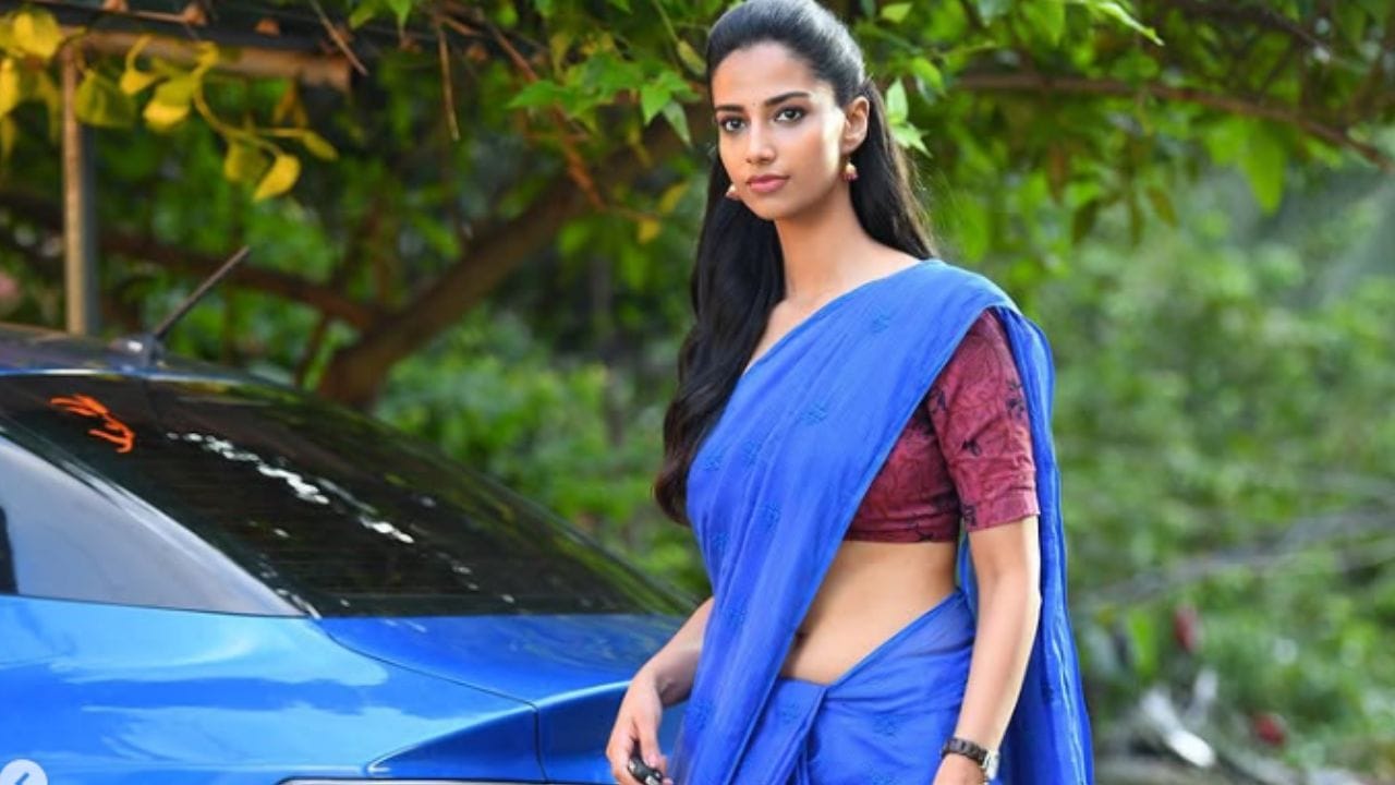 வெங்கட் பிரபு இயக்கத்தில் விஜய்க்கு ஜோடியாக தி கோட் படத்தில் மீனாட்சி சௌத்ரி நடித்தார். இந்தப் படம் நல்ல வரவேற்பைப் பெற்றது.