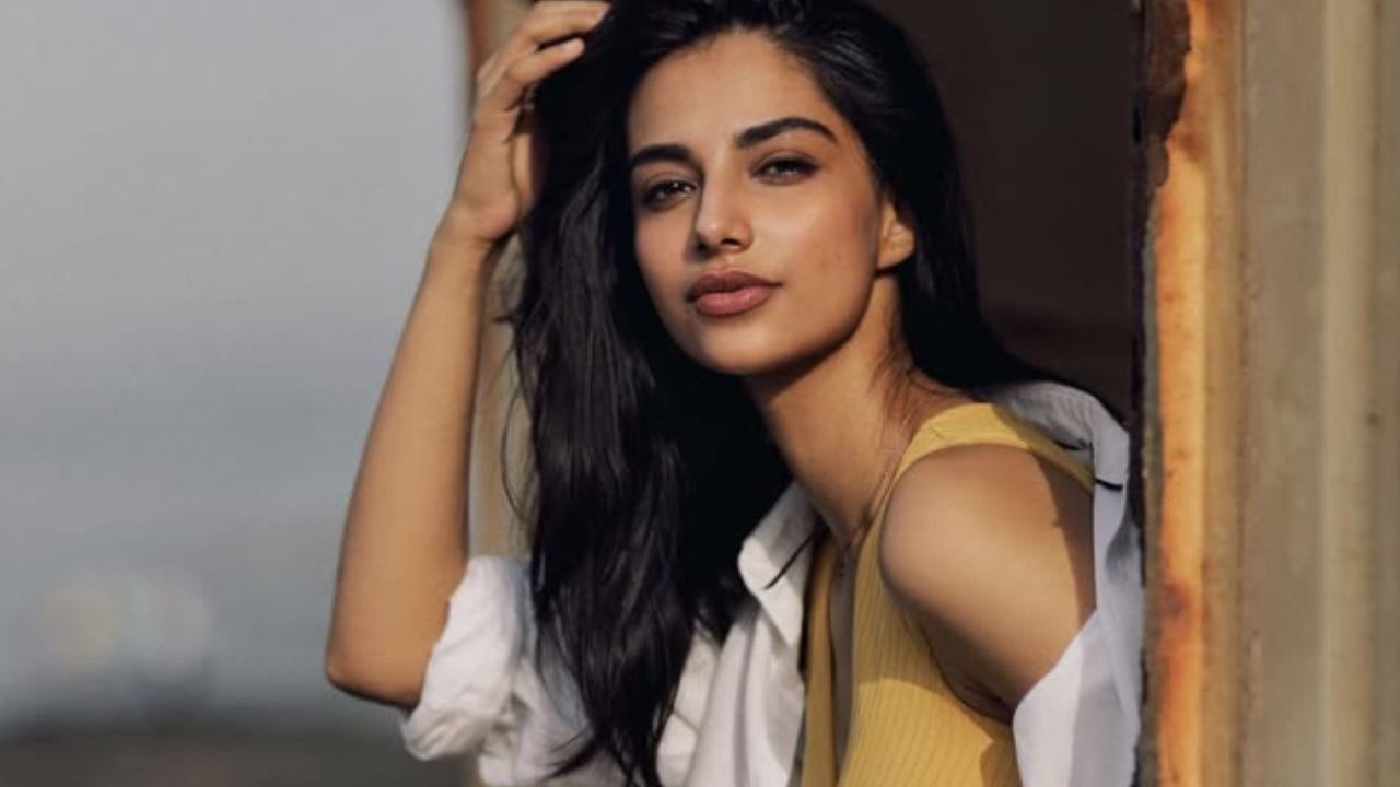 இந்த நிலையில் ஏஜிஎஸ் எண்டர்டெயின்மென்ட் தயாரிப்பில் பிரதீப் ரங்கநாதன் இயக்கி நடிக்கும் படத்தில் அவருக்கு ஜோடியாக மீனாட்சி நடிக்கவிருப்பதாக தகவல் வெளியாகியுள்ளது.