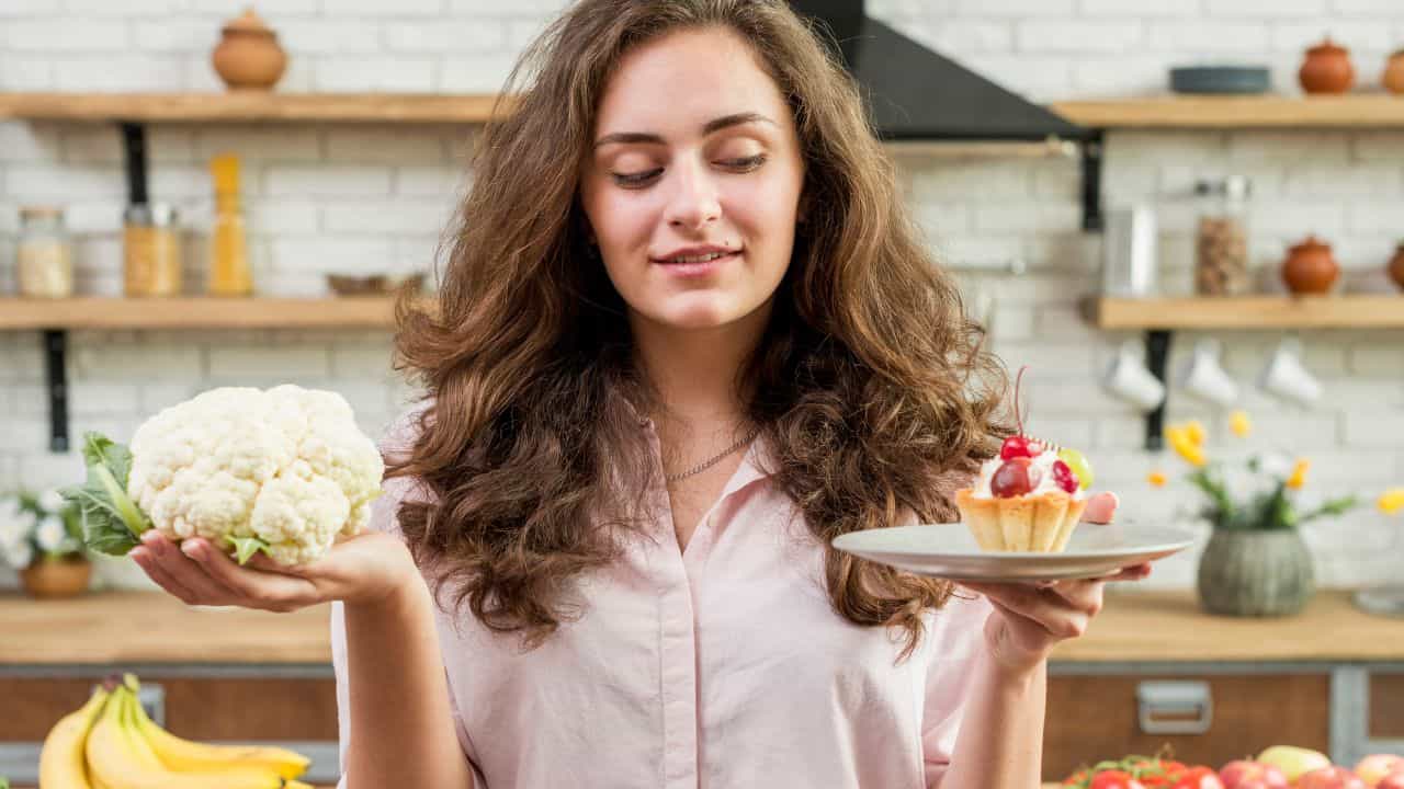 Womens Health: மாதவிடாய் காலத்தில் இவை வலியை அதிகரிக்கும்.. இந்த உணவுகளை தவிர்ப்பது நல்லது! Womens Health: மாதவிடாய் காலத்தில் இவை வலியை அதிகரிக்கும்.. இந்த உணவுகளை தவிர்ப்பது நல்லது!