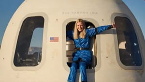 Michaela Benthaus : சக்கர நாற்காலி தடையில்லை.. விண்வெளிக்குச் சென்ற முதல் மாற்றுத்திறனாளி பெண்!