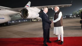 ஆரத் தழுவி வரவேற்றது முதல் பரிசளித்தது வரை.. ரஷ்ய அதிபர் புதினுக்கு பிரதமர் மோடியின் ராஜ உபசரிப்பு.. தீயாய் பரவும் புகைப்படங்கள்!...