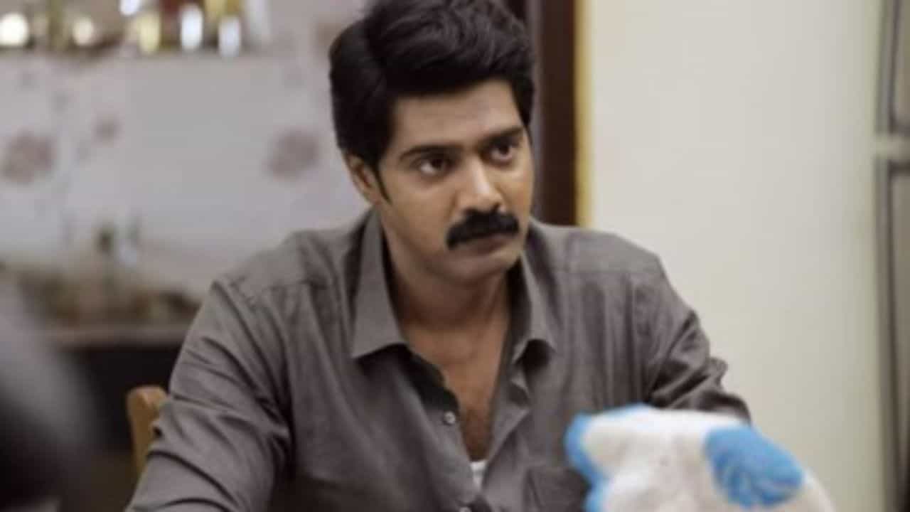 லெவன் படத்தை ரசிகர்கள் தியேட்டரில் அதிகம் பார்த்து இருந்தால் மகிழ்ந்து இருப்பேன் - நடிகர் நவீன் சந்திரா லெவன் படத்தை ரசிகர்கள் தியேட்டரில் அதிகம் பார்த்து இருந்தால் மகிழ்ந்து இருப்பேன் - நடிகர் நவீன் சந்திரா