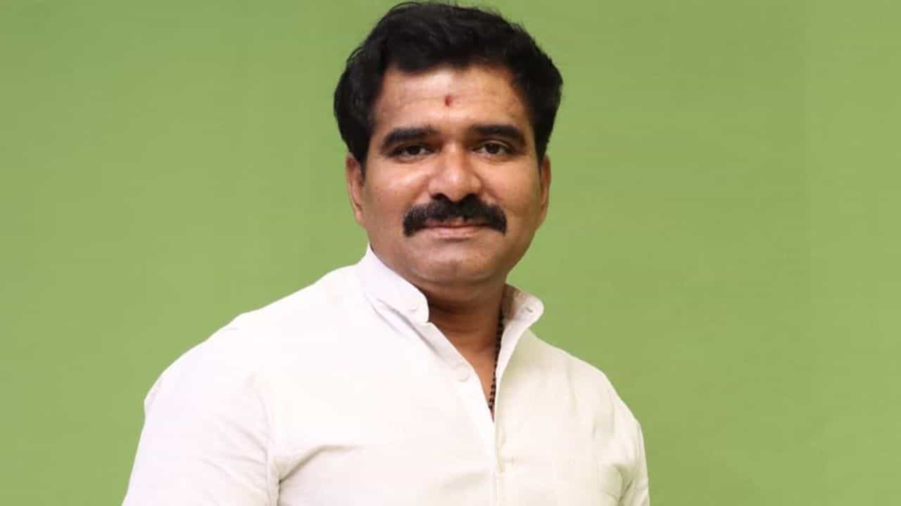 திமுகவும்-அதிமுகவும் பங்காளிகள்...தவெக நிர்மல் குமார் அட்டாக்! திமுகவும்-அதிமுகவும் பங்காளிகள்...தவெக நிர்மல் குமார் அட்டாக்!