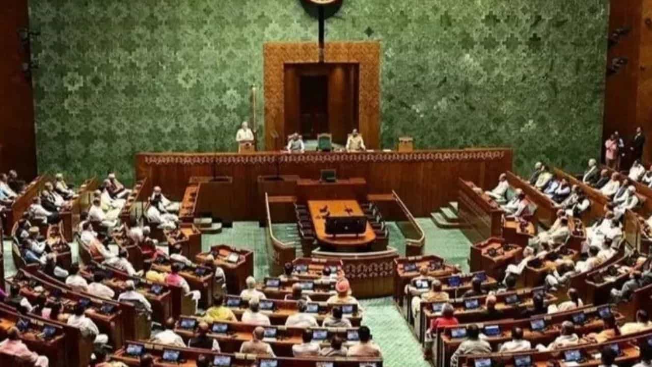 இன்று தொடங்கும் நாடாளுமன்ற குளிர்காலக் கூட்டத்தொடர்.. புயலை கிளப்புமா SIR?