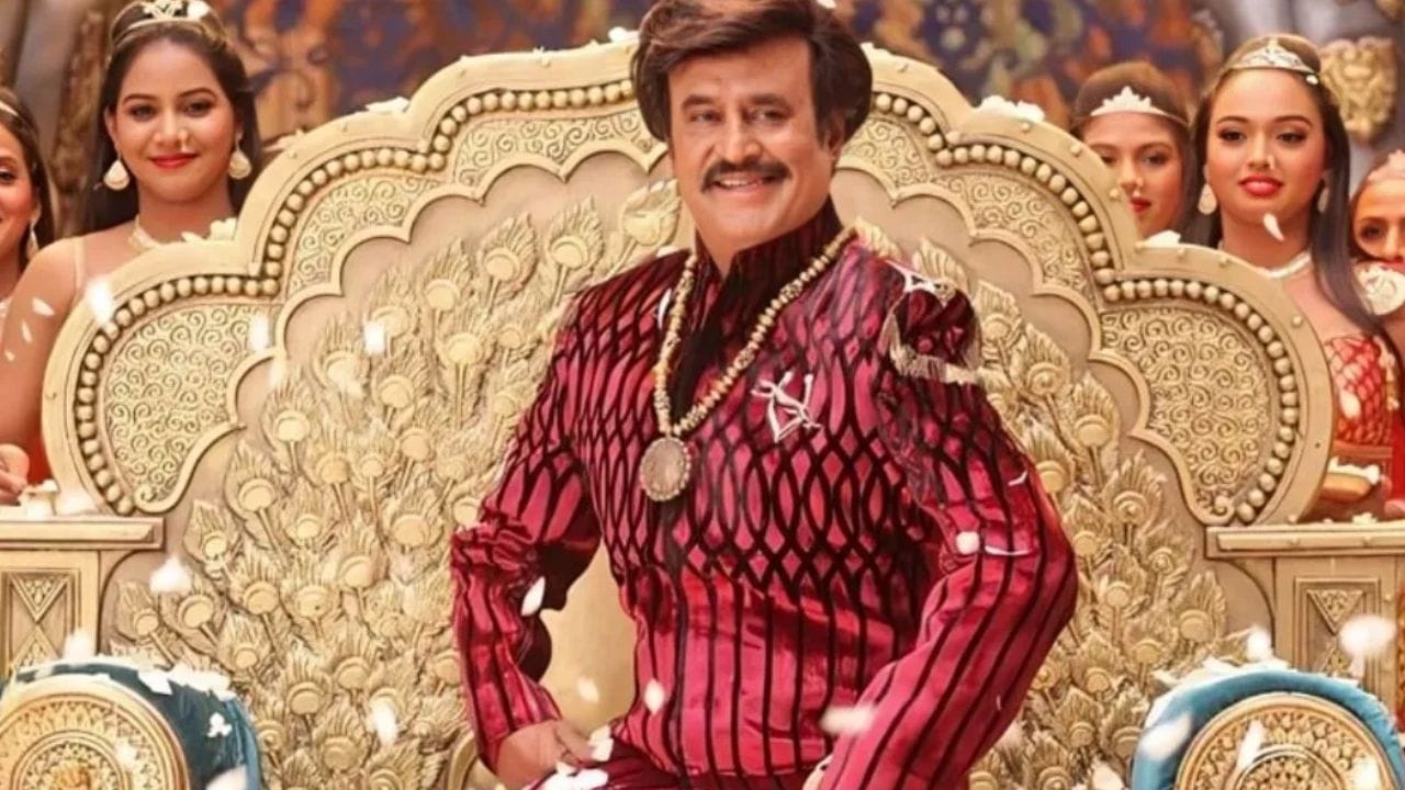 ரஜினிகாந்தின் சினிமா வெறும் கதையல்ல, தியேட்டரில் ஒரு பண்டிகை சூழல். சிகரெட் பற்ற வைக்கும் அவரது பாணி, கண்ணாடியை இயக்கும் பாணி, நடக்கும் பாணி... இவை அனைத்தும் சினிமா மொழிக்கு ஒரு புதிய அகராதியைக் கொடுத்துள்ளன.