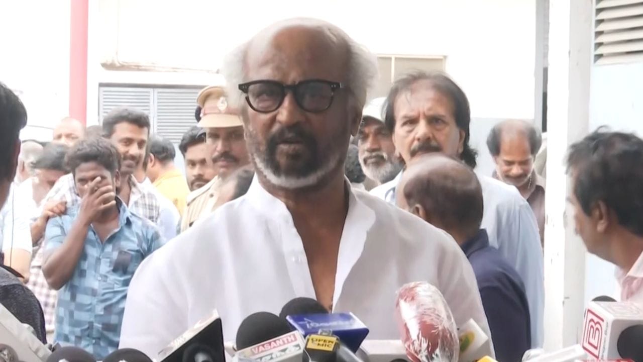 ஏவிஎம் சரவணன் உடலுக்கு நேரில் அஞ்சலி செலுத்திய நடிகர் ரஜினிகாந்த்!