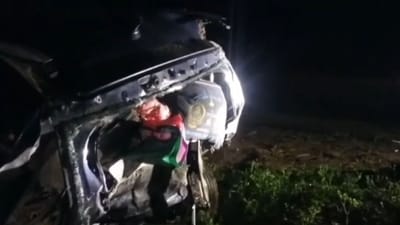 கார்கள் நேருக்கு நேர் மோதி விபத்து - 5 பேர் பலி!