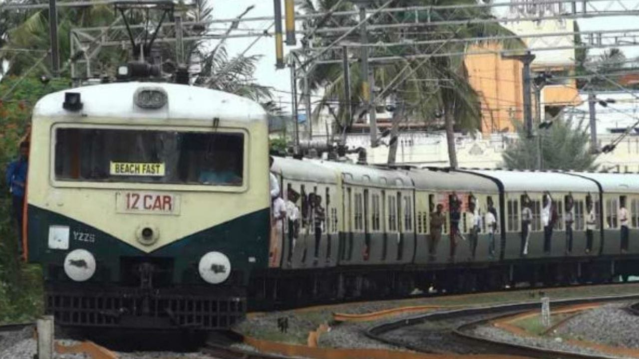 “யார் உண்மையான ரூட் தல?” ரயில் நிலையத்தில் சரமாரியாக மோதிய கல்லூரி மாணவர்கள்.. சென்னையில் பரபரப்பு!!