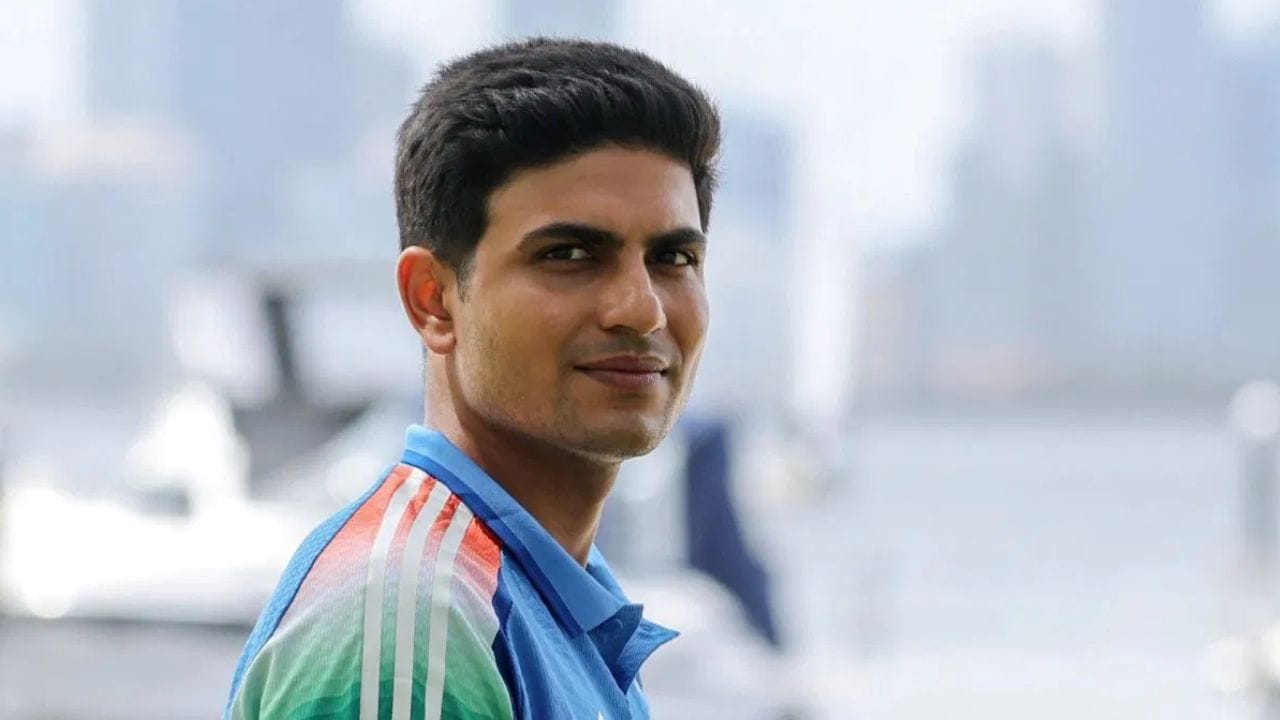 2025 ஆம் ஆண்டு இந்திய அணியின் நட்சத்திர பேட்ஸ்மேன் ஷுப்மான் கில்க்கு நல்லபடியாக முடிவடையவில்லை. மூன்று வடிவங்களிலும் இந்திய அணியின் ஒரு பகுதியாக இருந்த கில், எதிர்கால கேப்டனாகக் கருதப்பட்டதால், 2026 டி20 உலகக் கோப்பைக்கான இந்திய அணியில் இருந்து நீக்கப்பட்டார். இதுபோன்ற போதிலும், பேட்டிங்கில் அவருக்கு இந்த ஆண்டு ஒரு நல்ல ஆண்டாக அமைந்தது. (புகைப்படம்: PTI)