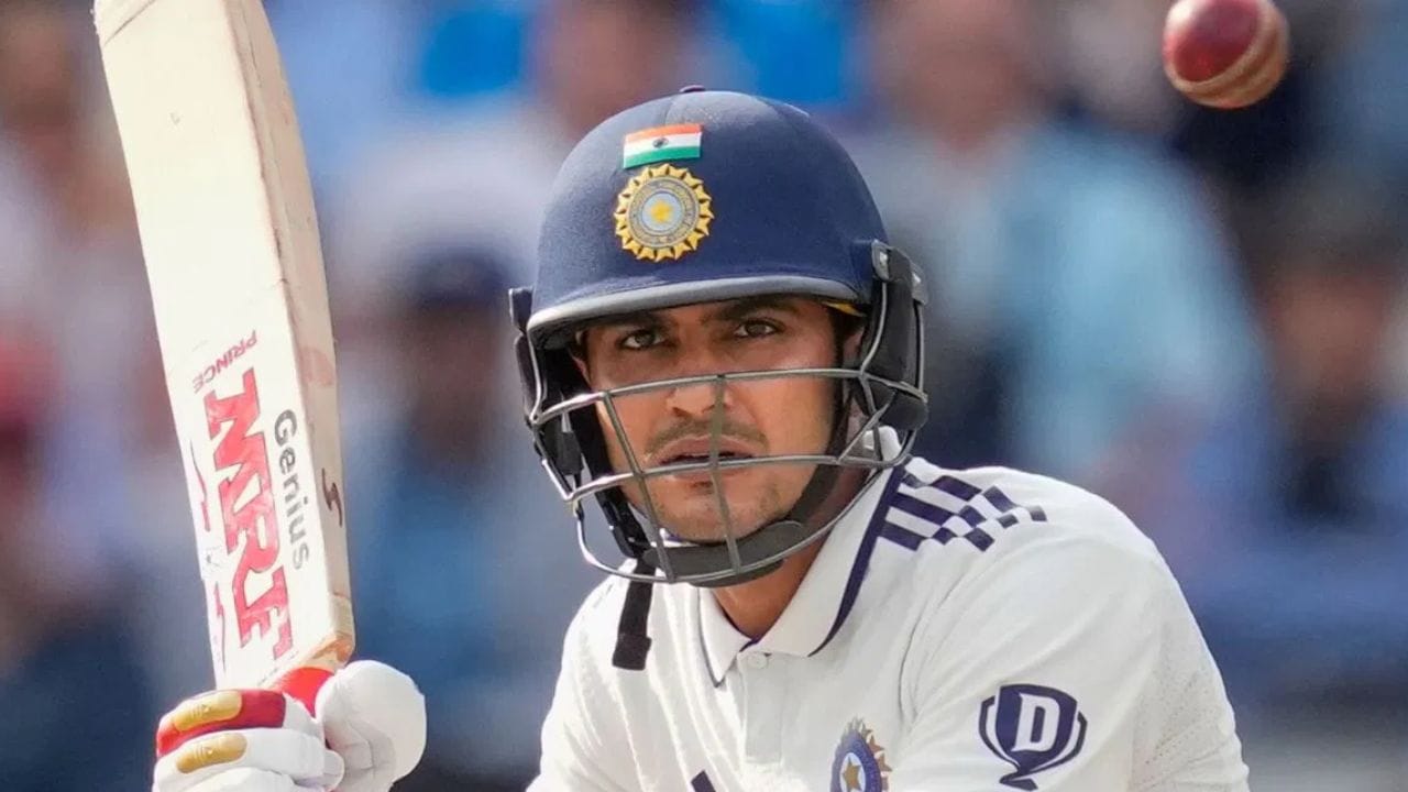 2025 ஆம் ஆண்டில், ஷுப்மான் கில் இந்திய அணியின் கேப்டனாக நியமிக்கப்பட்டார், முதலில் டெஸ்ட் போட்டிகளிலும் பின்னர் ஒருநாள் போட்டிகளிலும். இந்த புதிய பொறுப்புகள் இருந்தபோதிலும், கில் இந்த ஆண்டு பேட்டிங்கில் அற்புதமாக செயல்பட்டு, உலகின் முன்னணி ரன் குவிப்பாளராக ஆனார். (புகைப்படம்: PTI)