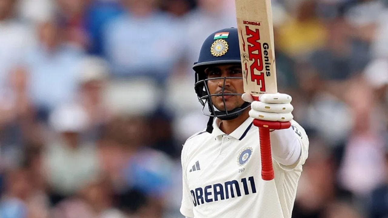 அது மட்டுமல்லாமல், இந்த ஆண்டு டெஸ்ட் ரன்களில் முதலிடத்தில் உள்ள வீரராகவும் கில் 983 ரன்கள் எடுத்தார். இதில், 754 ரன்கள் இந்திய கேப்டனாக இங்கிலாந்து சுற்றுப்பயணத்தின் போது அடித்தவை, இதில் நான்கு சதங்கள் அடங்கும். மேற்கிந்திய தீவுகளுக்கு எதிராக அவர் ஒரு சதம் அடித்தார். (புகைப்படம்: PTI)