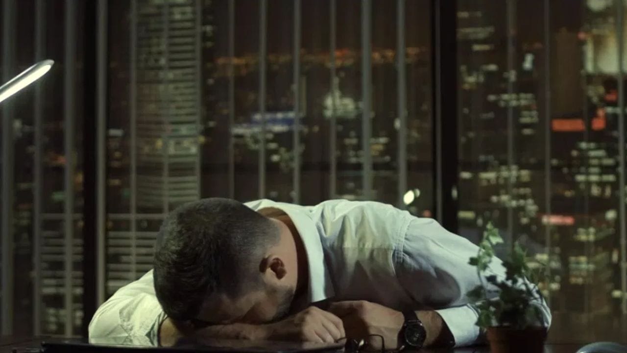 அலுவலகங்களில் பணிபுரியும் போது பலர் தங்கள் நாற்காலிகளில் தூங்கிவிடுகிறார்கள். இது ஒரு தீவிரமான அசுப அறிகுறி என்று அறிஞர்களால் விவரிக்கப்பட்டுள்ளது. "அலுவலக நாற்காலி நாம் பணிபுரியும் சிம்மாசனத்தைப் போன்றது. எந்த ராஜாவும் தனது சிம்மாசனத்தில் தூங்குவதில்லை. கடமைகளைச் செய்து கொண்டே தூங்குவது அசுப விளைவுகளுக்கு வழிவகுக்கும்