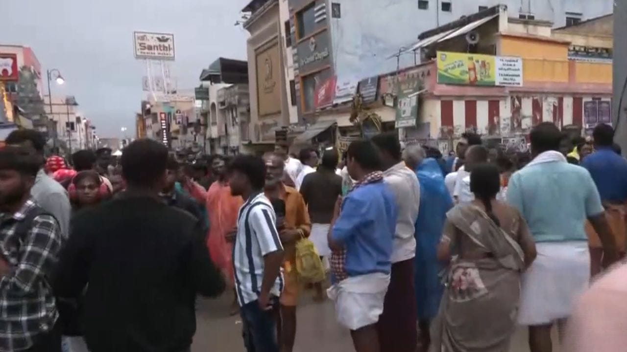 திருவண்ணாமலை கார்த்திகை தீப திருவிழா.. ஆயிரக்கணக்கில் குவிந்த பக்தர்கள்!