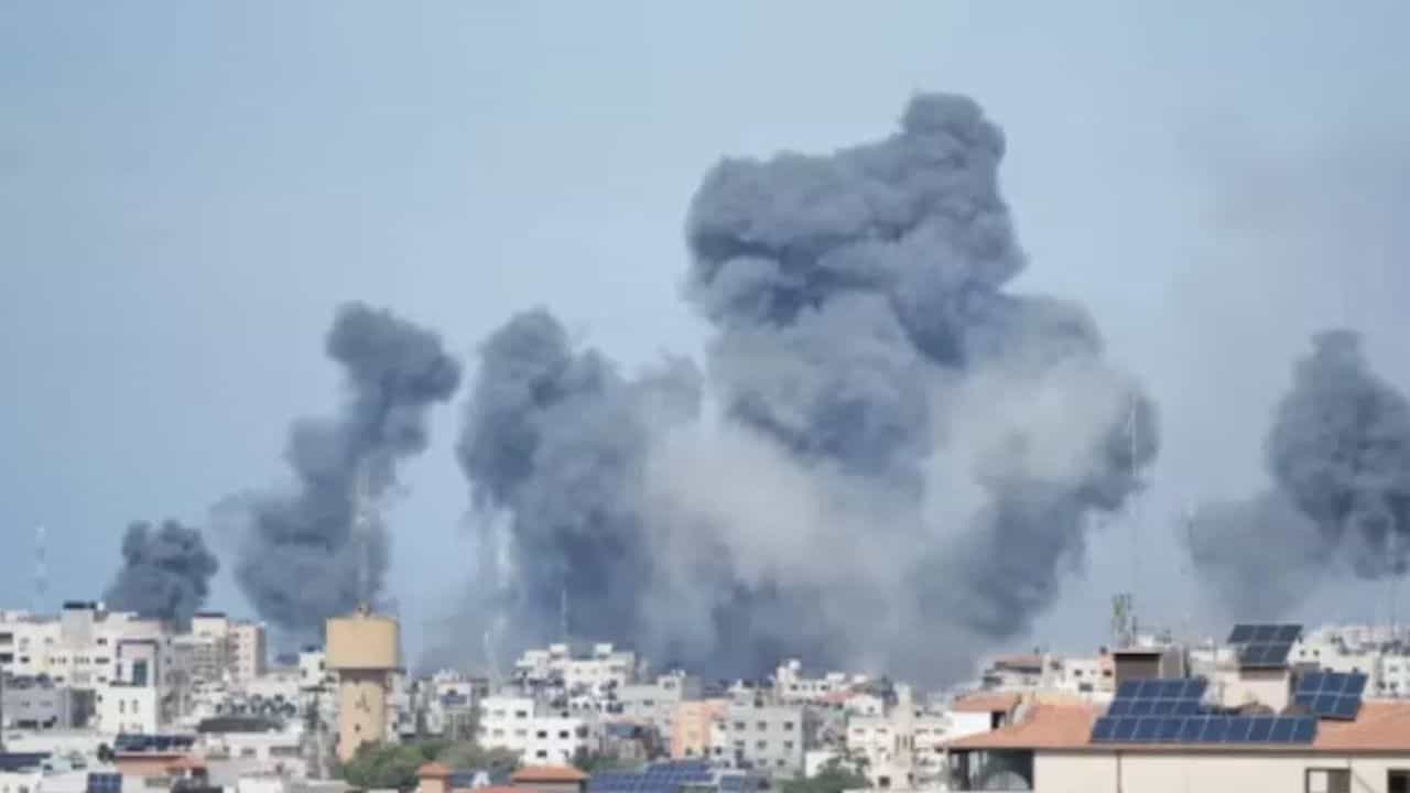 தொடங்கியது பதிலடி.. சிரியா ஐ.எஸ்.ஐ.எஸ் தளங்கள் மீது அமெரிக்கா வான்வழித் தாக்குதல்!