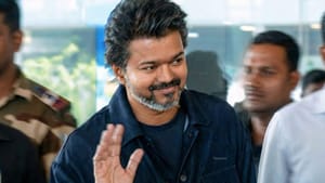 ஜன நாயகன் இசை வெளியீட்டு விழாவிற்காக மலேசியா புறப்பட்ட விஜய் – வைரலாகும் வீடியோ ஜன நாயகன் இசை வெளியீட்டு விழாவிற்காக மலேசியா புறப்பட்ட விஜய் – வைரலாகும் வீடியோ