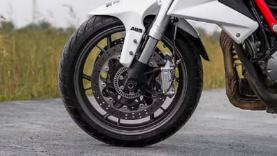 புதிய பைக்குக்கு ஏபிஎஸ் சிஸ்டம், 2 ஹெல்மெட் கட்டாயம்!