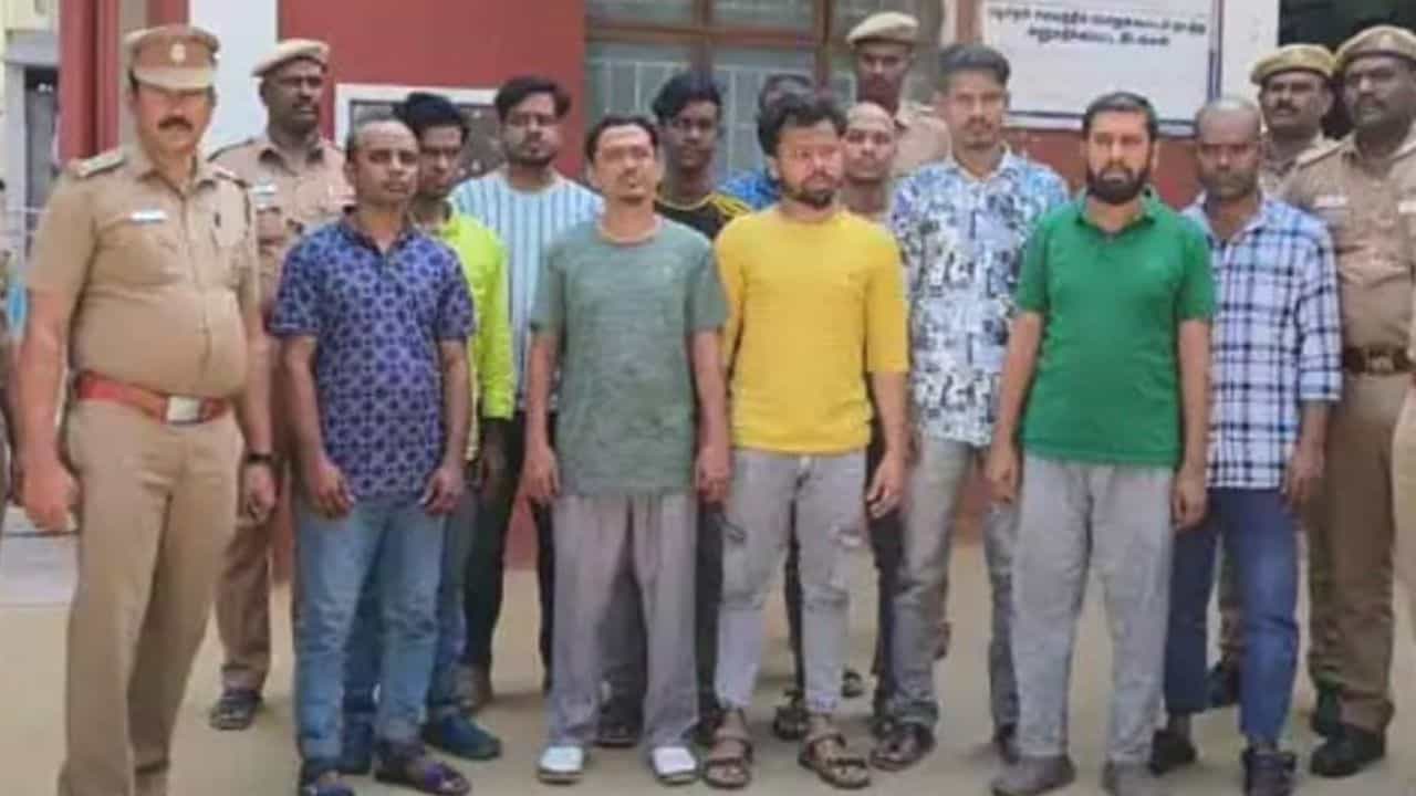 Are You Illegal Entry...கோவையில் சட்டவிரோதமாக தங்கியிருந்த 11 வங்கதேசத்தினர்...கியூ பிரிவு போலீசார் நடவடிக்கை!