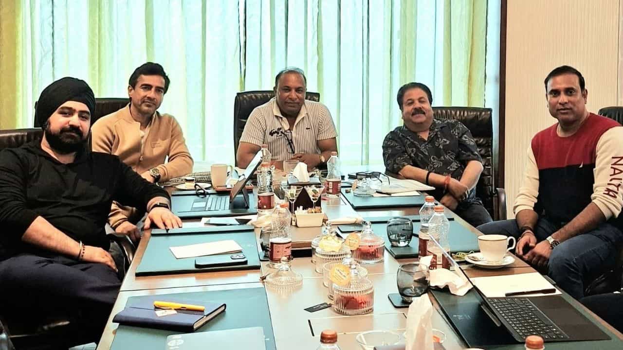 BCCI Meeting: டெஸ்ட் பயிற்சியாளர் மாற்றமா? VVS லட்சுமணுடன் பிசிசிஐ அதிகாரிகள் ரகசியம் கூட்டம்! என்ன நடந்தது?