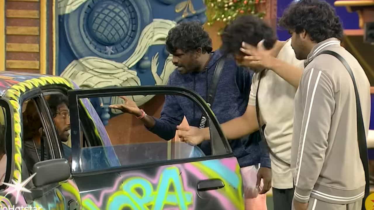 பிக்பாஸில் பார்வதி - கம்ருதினால் எரிச்சலான போட்டியாளர்கள்... தகாத வார்த்தைகளால் சண்டை!