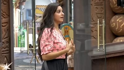 சாண்ட்ராவின் உண்மை முகம் தெரிந்ததும் கோபப்படும் திவ்யா...