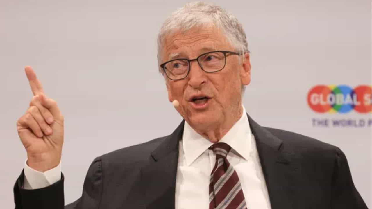 ஏஐ-ஆல் வெள்ளை காலர் வேலைக்கு ஆபத்து...அரசுகள் தயாராக வேண்டும்...பில்கேட்ஸ் எச்சரிக்கை! ஏஐ-ஆல் வெள்ளை காலர் வேலைக்கு ஆபத்து...அரசுகள் தயாராக வேண்டும்...பில்கேட்ஸ் எச்சரிக்கை!