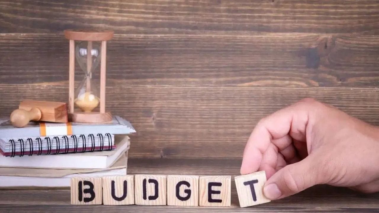 30% வரி தொடங்கும் வரம்பை ரூ.35 லட்சமாக மாற்றினால், ரூ.24–35 லட்சம் வருமானம் உள்ளவர்களின் கைவருமானம் உடனடியாக உயரும் என விளக்கினார்.