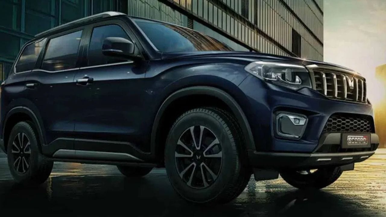 மஹிந்திரா ஸ்கார்பியோ-என் 2.2 லிட்டர் எம்-ஹாக் டீசல் எஞ்சின் மூலம் இயக்கப்படுகிறது, இது 172.5 குதிரைத்திறன் மற்றும் 400 என்எம் டார்க்கை உற்பத்தி செய்கிறது. இது ஆறு வேக கியர்பாக்ஸ் மற்றும் 57 லிட்டர் எரிபொருள் டேங்குடன் இணைக்கப்பட்டுள்ளது. விலை ₹13.20 லட்சத்தில் (எக்ஸ்-ஷோரூம்) தொடங்குகிறது.