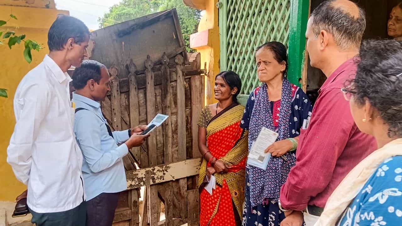 மக்கள்தொகை கணக்கெடுப்பு 2027: முதல் கட்டத்தில் கேட்கப்படும் 33 கேள்விகள்.. என்னென்ன தெரியுமா? மக்கள்தொகை கணக்கெடுப்பு 2027: முதல் கட்டத்தில் கேட்கப்படும் 33 கேள்விகள்.. என்னென்ன தெரியுமா?