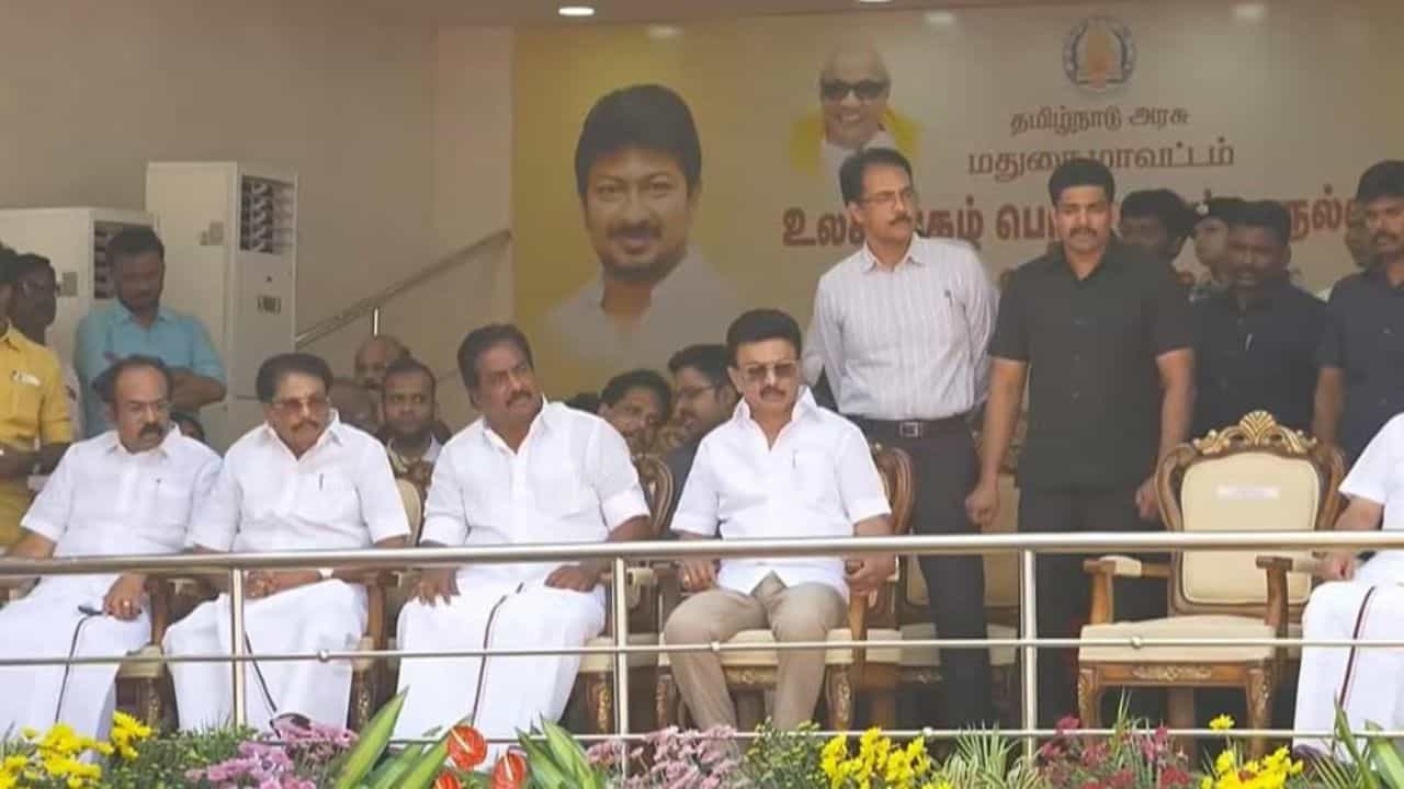 அலங்காநல்லூர் ஜல்லிக்கட்டு...காளைகளை அடக்கும் சிறந்த வீரருக்கு அரசுப் பணி...முதல்வர் அறிவிப்பு!