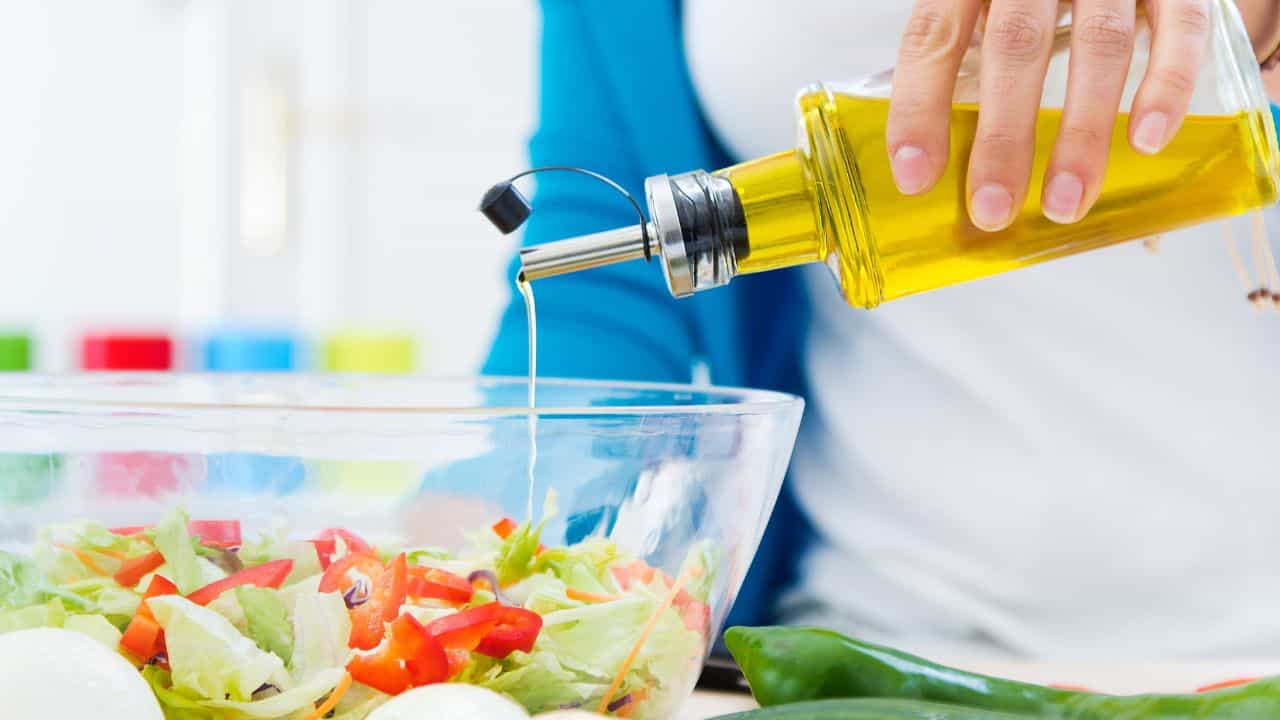 Cooking Oil Usage: 4 பேர் கொண்ட குடும்பமா? ஒரு மாதத்திற்கு எவ்வளவு லிட்டர் எண்ணெய் சமையலுக்கு பயன்படுத்தலாம்?