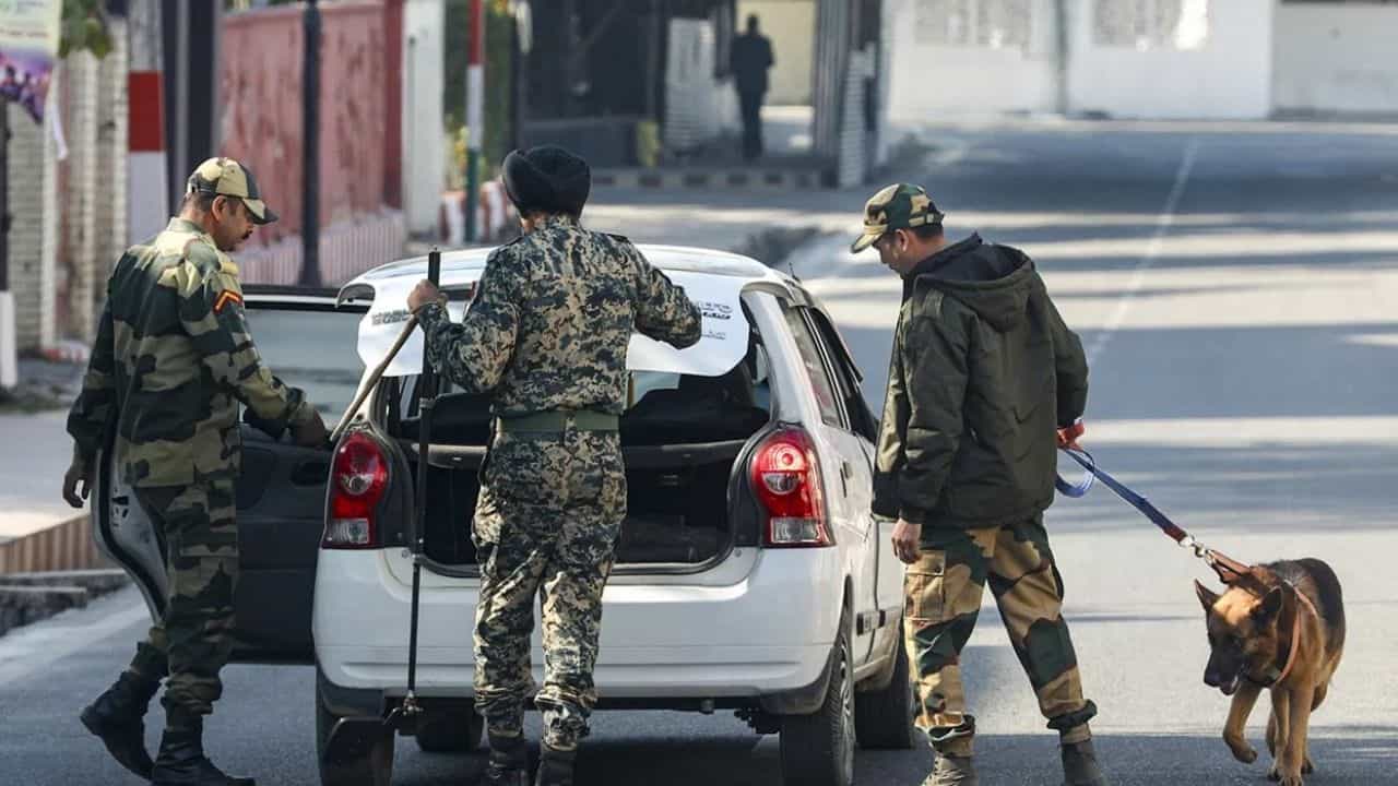 குடியரசு  26-26 என்ற பெயரில் பயங்கரவாத தாக்குதல் நடத்த திட்டம்.. பாதுகாப்பு வளையத்தில் டெல்லி..