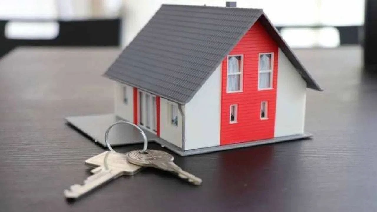 பிப்ரவரி 01, 2026 அன்று நிதியமைச்சர் நிர்மலா சீதாராமன் 2026 ஆம் ஆண்டுக்கான மத்திய பட்ஜெட்டை தாக்கல் செய்ய உள்ளார். இந்த பட்ஜெட் குறித்த பல்வேறு எதிர்ப்பார்ப்புகள் பொதுமக்கள் மத்தியில் எழுந்துள்ளது. இந்த நிலையில், மிடில் கிளாஸ் மக்களின் எதிர்பார்ப்பு என்னவாக உள்ளது என்பது குறித்து விரிவாக பார்க்கலாம். 
