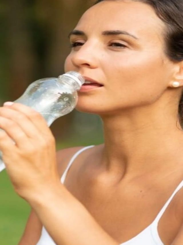 காலையில் எழுந்தவுடன் ஏன் தண்ணீர் குடிக்க வேண்டும்..?