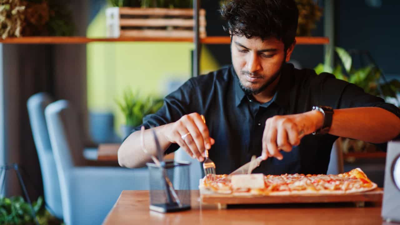 Health Tips: உணவை மெதுவாக சாப்பிடுவது ஏன் நல்லது..? எடை அதிகரிப்பை தடுக்குமா?