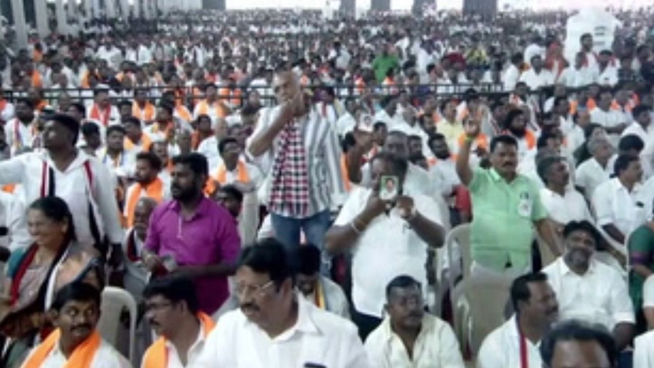 பிரதமர் மோடியுடன் ஒரே மேடை.. திமுகவை கடுமையாக சாடிய எடப்பாடி பழனிசாமி! பிரதமர் மோடியுடன் ஒரே மேடை.. திமுகவை கடுமையாக சாடிய எடப்பாடி பழனிசாமி!