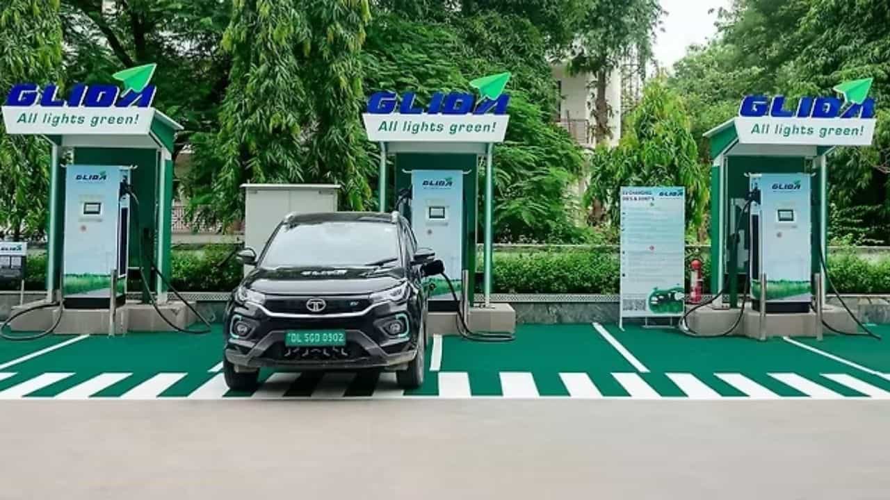 மின்சார வாகனம் வைத்திருப்போருக்கு ஹேப்பி நியூஸ்.. நெடுஞ்சாலைகளில் வருகிறது சார்ஜிங் ஸ்டேஷன்.. மின்சார வாகனம் வைத்திருப்போருக்கு ஹேப்பி நியூஸ்.. நெடுஞ்சாலைகளில் வருகிறது சார்ஜிங் ஸ்டேஷன்..