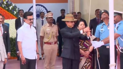 தேசியக் கொடியை ஏற்றி மரியாதை செலுத்தினார் ஆளுநர் ஆர்.என்.ரவி!