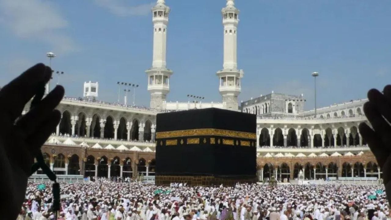 இந்த ஆண்டு, ஹஜ் பயணம் மேற்கொள்ளும் யாத்ரீகர்களுக்கு மினாவில் தரையில் மெத்தைகளுக்கு பதிலாக சோபா-கம்-பெட்கள் வழங்கப்படும். பேருந்து சேவைகளும் விரிவுபடுத்தப்பட்டுள்ளன. வைஃபை இலவசமாகக் கிடைக்கும்.